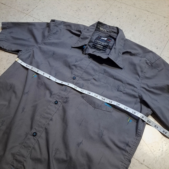 Quiksilver | Men's Gray Short button down short Sleeve Shirt - Picture 11 of 11